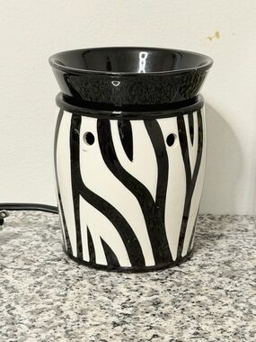 SCENTSY Warmer Zebra Full Size Retired WAX WARMER Black & White Safari Wildlife